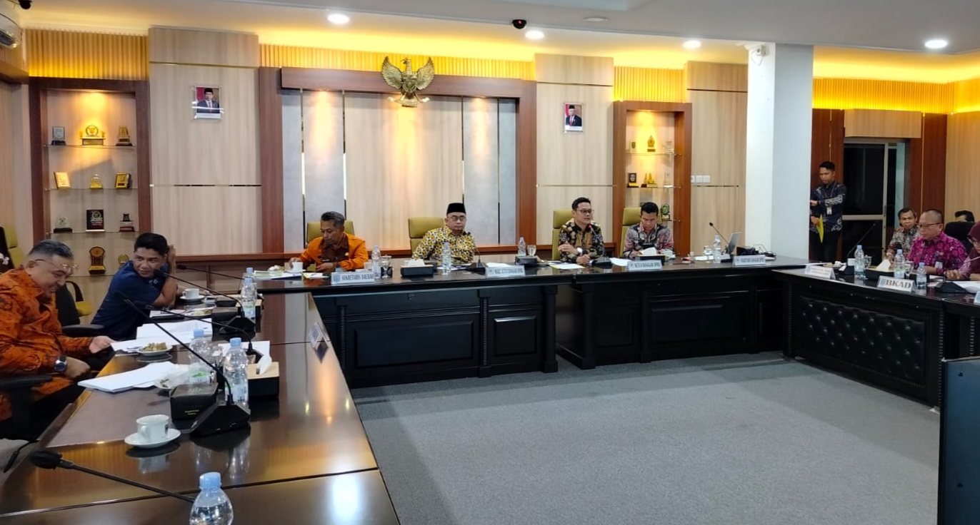 Banggar DPRD Paser & TAPD Bahas Laporan Realisasi Semester I &  Prognosis APBD 2024