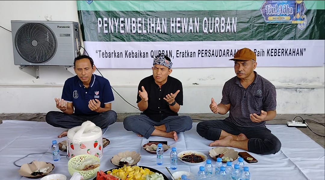 Idul Adha 1445 H, Sekretariat DPRD Paser Sembelih 2 Sapi