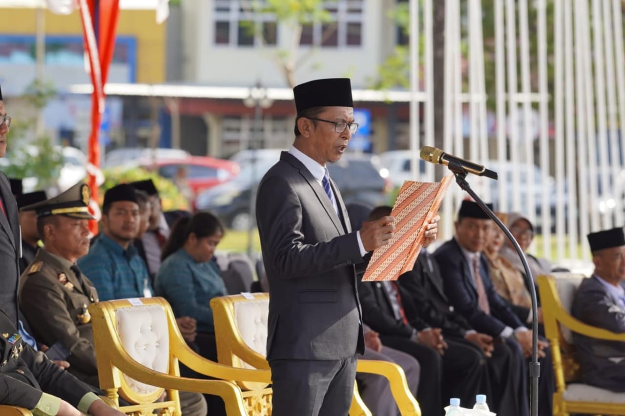 Anggota DPRD Kasri Bacakan Ikrar Kesetian Kepada Pancasila