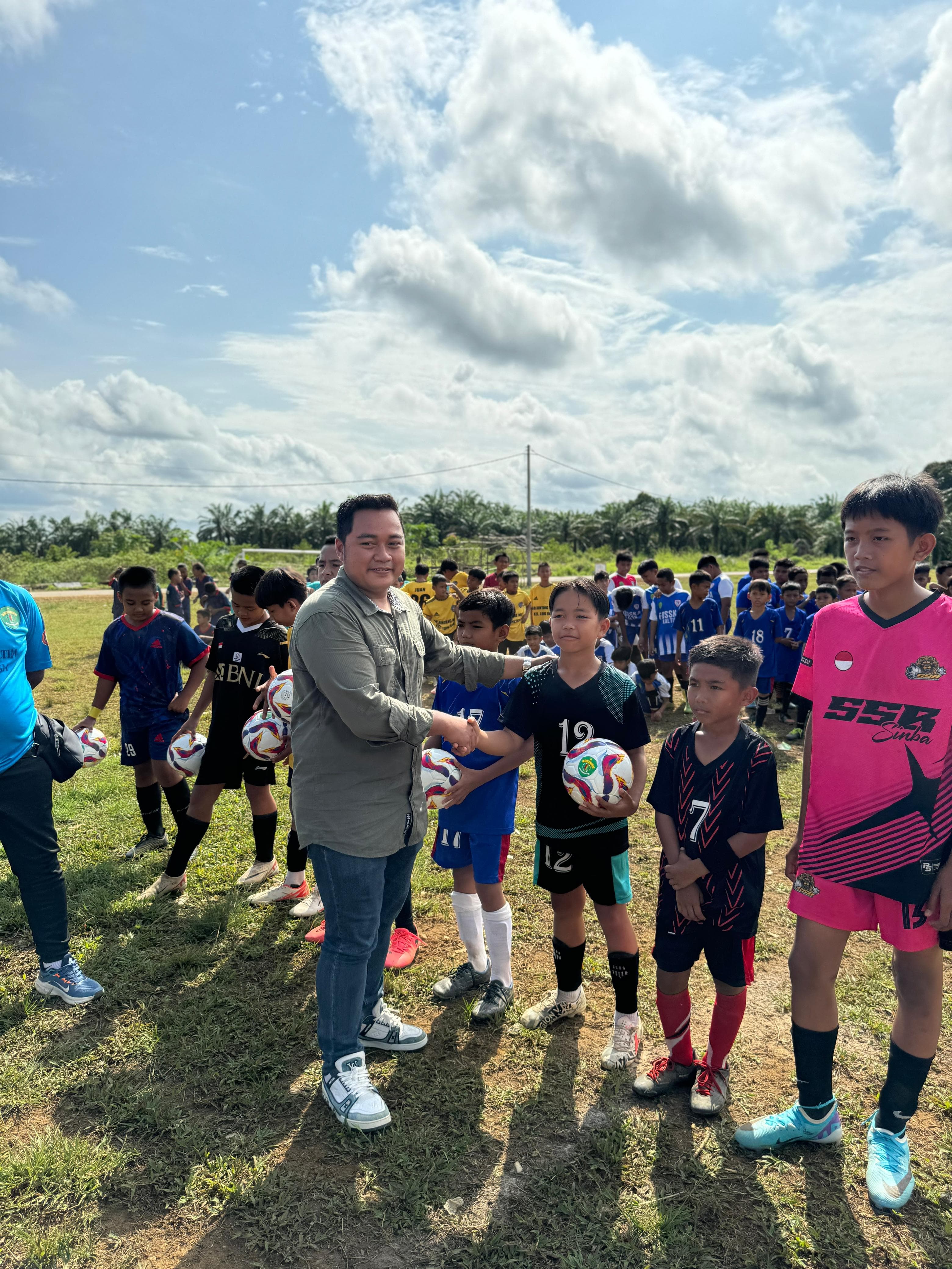 Dukung Program Seribu Bola, Andi Rizal Gelar Festival Sepak Bola SSB