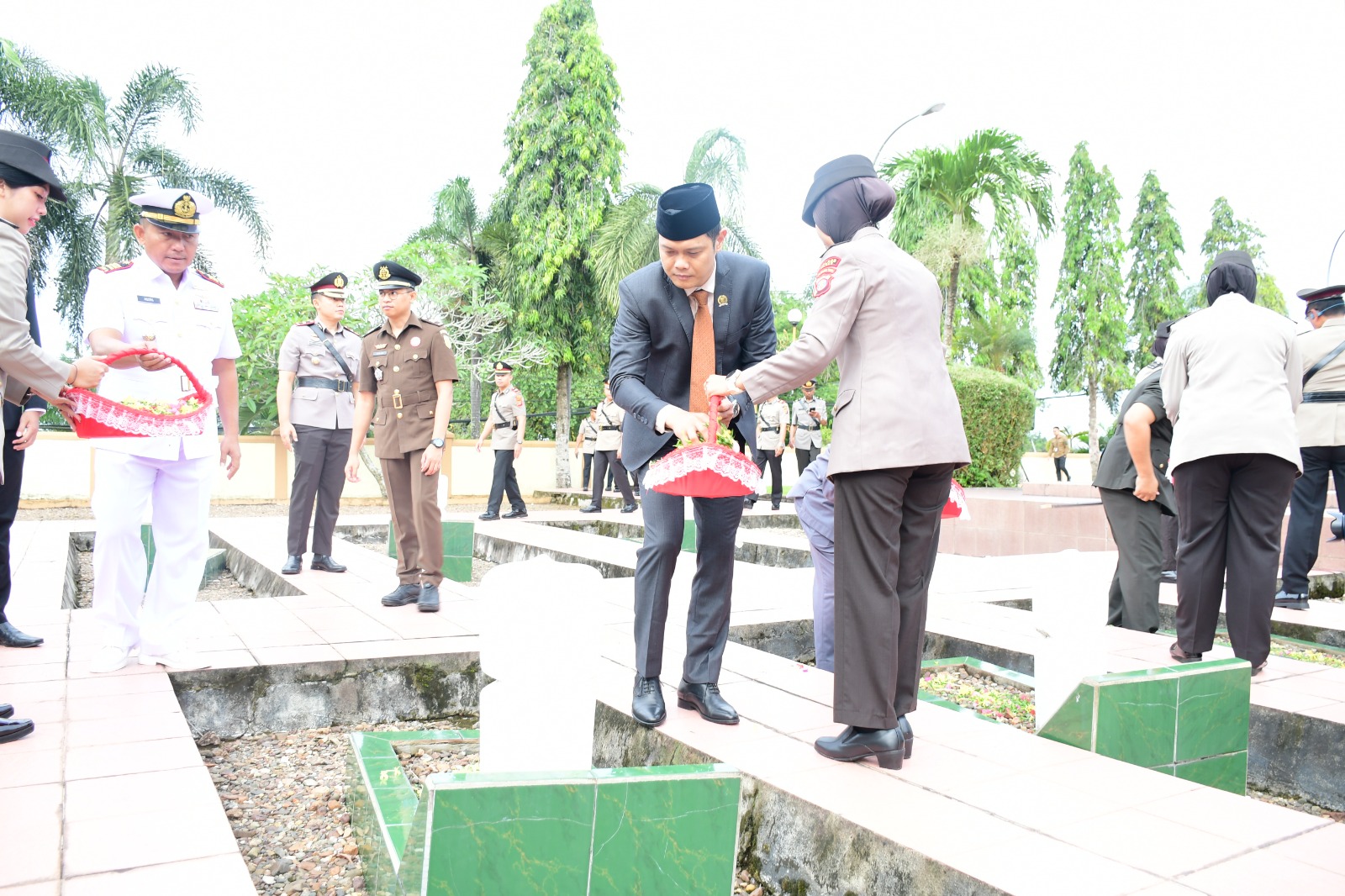 Ketua DPRD Hadiri Ziarah Hari Bhayangkara ke-78